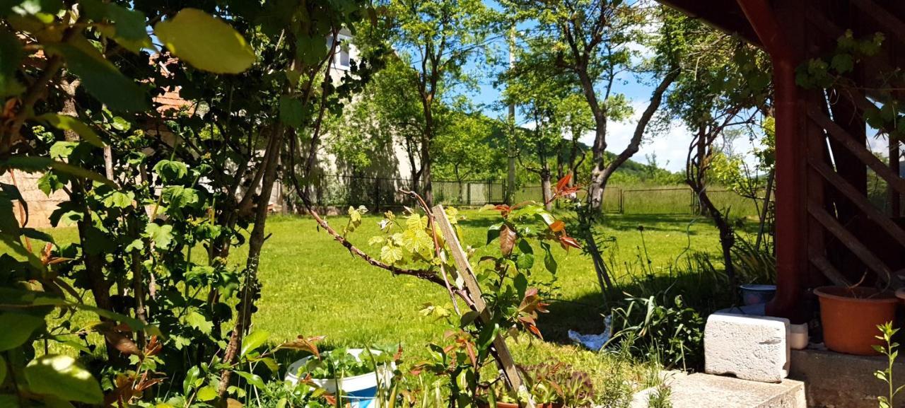 Apartmani Fenestra Tesla I Faust Otočac Extérieur photo