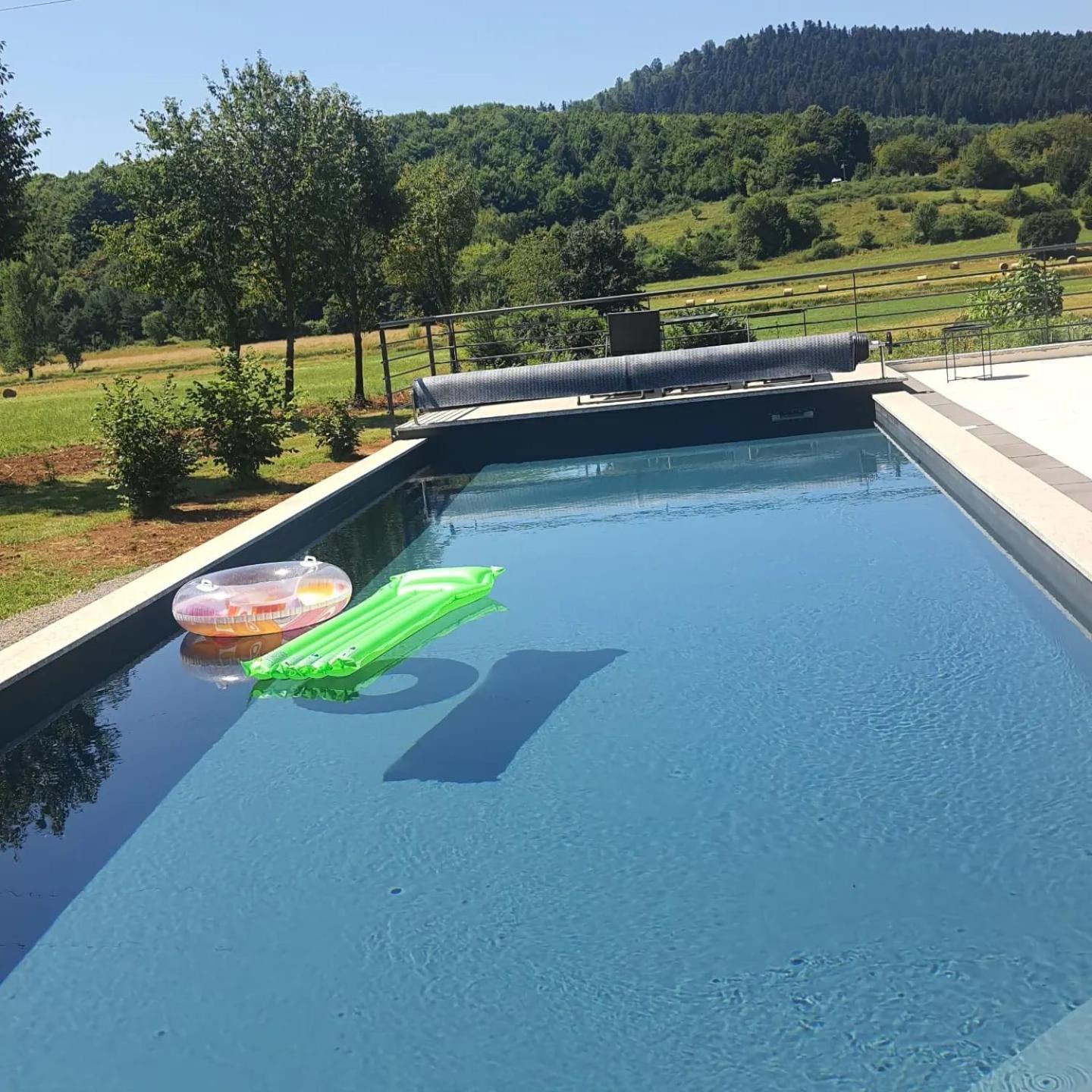 Apartmani Fenestra Tesla I Faust Otočac Extérieur photo